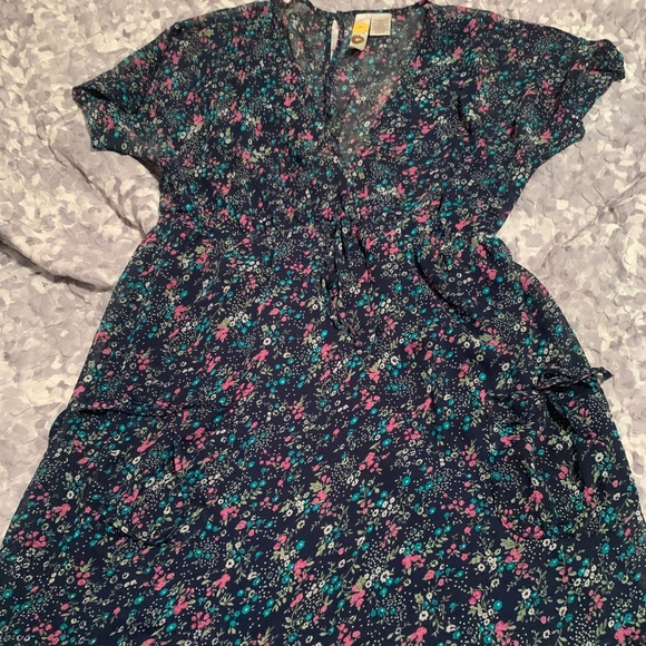 Beautiful floral dress - Picture 1 of 1